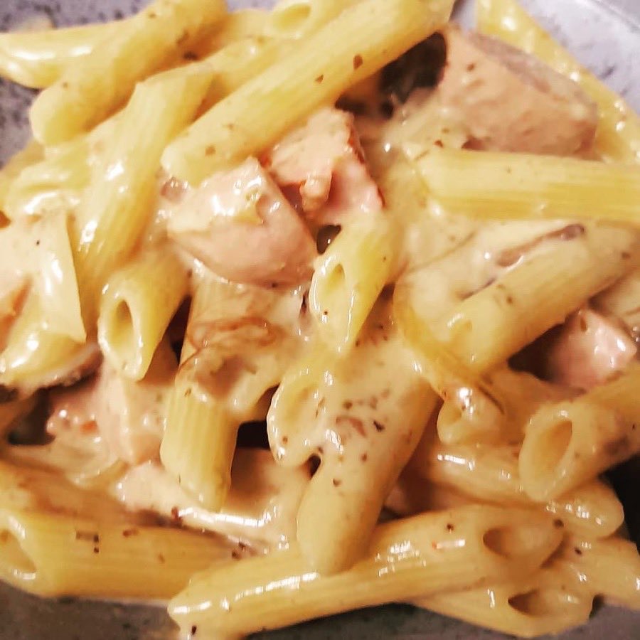 Penne with chicken and mushrooms in a creamy sauce